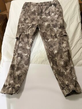 Indigo Rein women’s Tie-Dye Cargo Jogger Pants with ankle zippers, size large